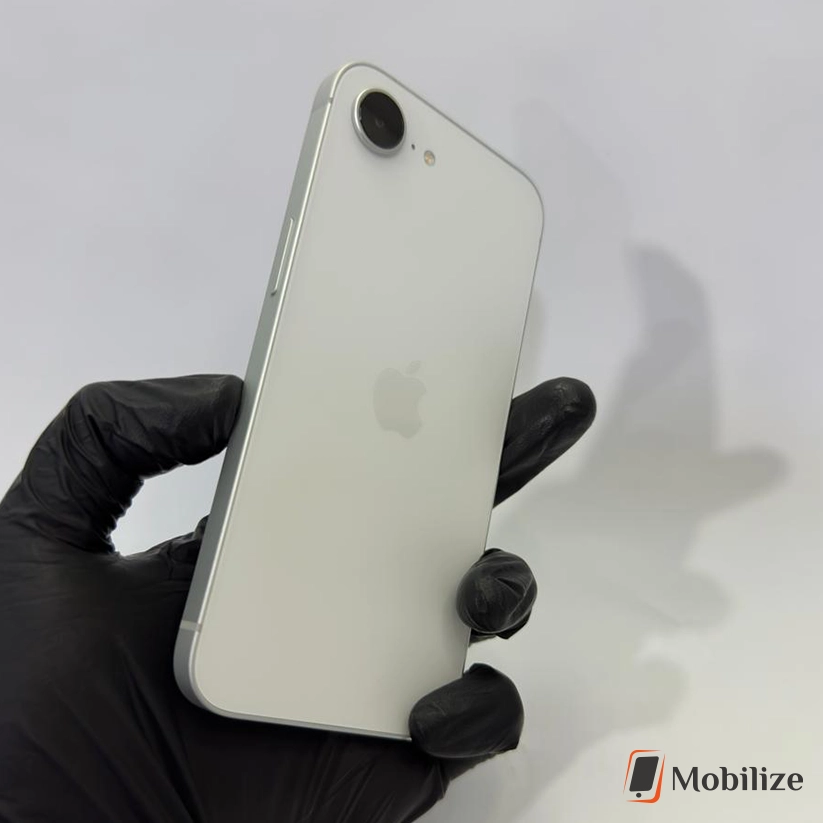 iPhone 16e Black