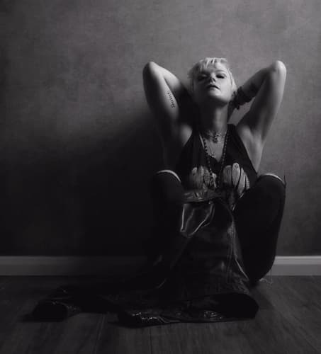 Rebecca Downes at The Greystones