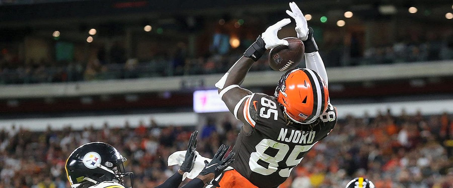 Browns tight end David Njoku played his best game of season after suffering  burns Friday night 