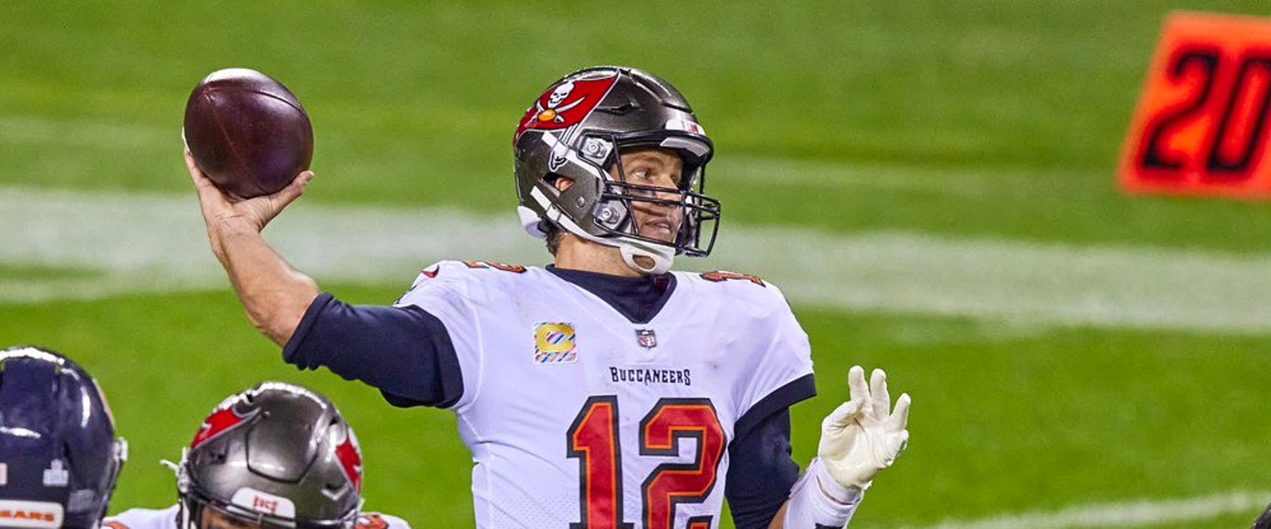 He made a custom Michigan/Patriots/Bucs @TomBrady helmet 