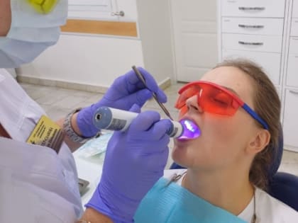 Липецкие стоматологи применяют в работе люминисценцию