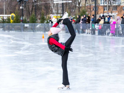 Покататься на коньках или поиграть в хоккей: в Липецке заливают катки во дворах
