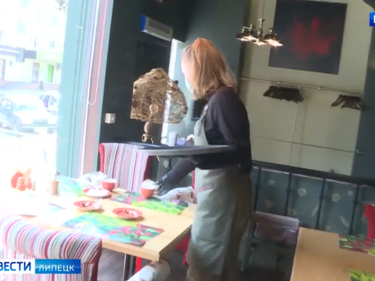 В кафе, барах и ресторанах жители Липецкой области потратили за год 9,9 миллиардов рублей