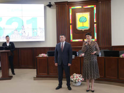 Евгения Фрай и Роман Ченцов вручили городские награды липчанам