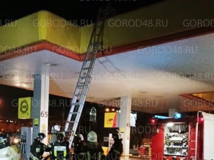К АЗС на Московской прибыли четыре пожарных расчета