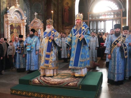 В Неделю 12-ю по Пятидесятнице и праздник Сретения Владимирской иконы Пресвятой Богородицы митрополит Липецкий и Задонский Арсений возглавил Богослужения во Владимирском соборе Рож