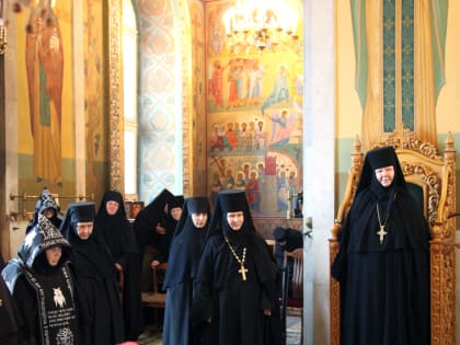 В праздник Преображения Господня в Свято-Тихоновском Преображенском женском монастыре г. Задонска состоялось архиерейское Богослужение