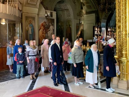 Митрополит Липецкий и Задонский Арсений возглавил совершение Богослужений у гробницы Святейшего Патриарха Алексия II в кафедральном соборе в Елохове г. Москвы