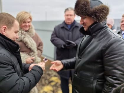 Ключи от новой квартиры  вручили врачу-терапевту Воловской ЦРБ