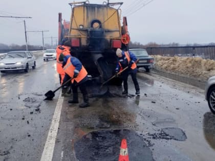 После оттепели на липецких дорогах появились ямы
