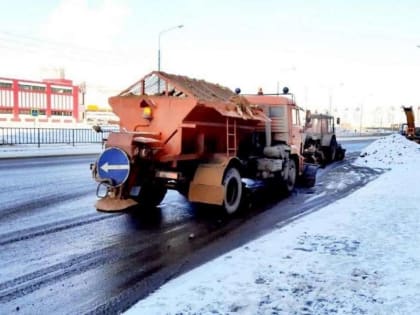 Городские службы Липецка борются с последствиями ледяного дождя