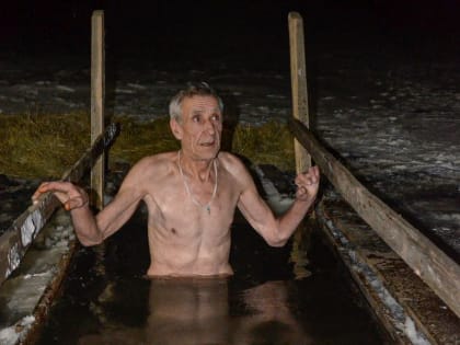 Добринцы окунулись в Крещенскую купель