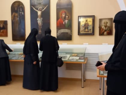 Сестры Сезеновской обители посетили выставку «Из истории Липецкой и Елецкой епархий»