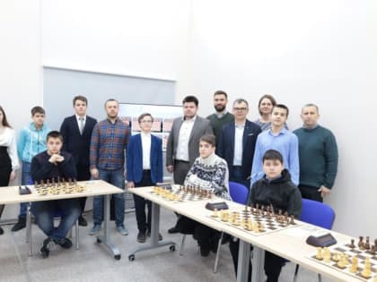 Липецкие шахматисты встретились с Олегом Чеботаревым