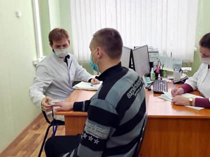 Врачи дефицитных специальностей трудоустраиваются в сельские поликлиники Липецкой области