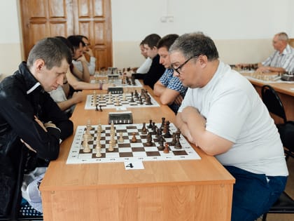 Липецкие машиностроители провели турнир по быстрым шахматам