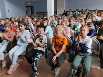 Творческая группа «Духовный сад» право­слав­но­го общества «Трезвение» представила спектакль «Борьба со злом» в летнем лагере