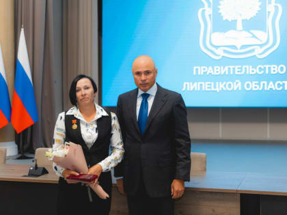 Игорь Артамонов вручил жителям Липецкой области заслуженные награды