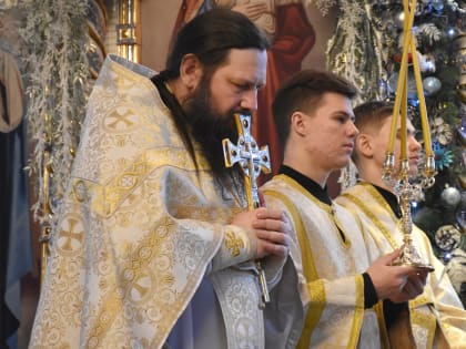 В Крещенский сочельник в Задонской Рождество-Богородицкой обители были совершены Божественная Литургия и чин великого водоосвящения