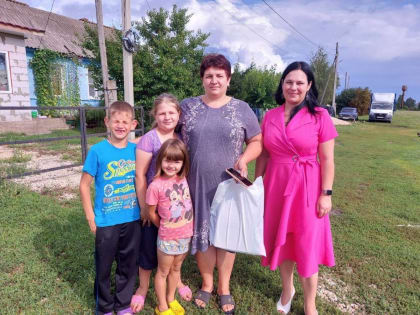 Депутаты-единороссы поддерживают акцию «Собери ребенка в школу»