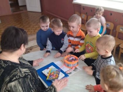 Игровой час «Поэзия как лучик...»
