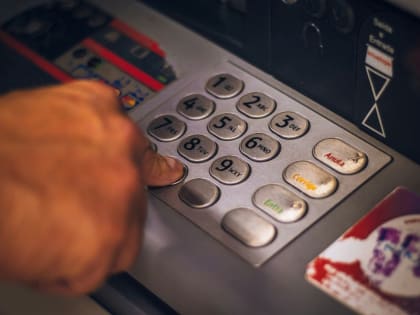 Молодая липчанка подарила мошенникам шесть миллионов рублей