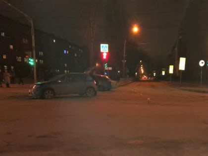 Полиция разбирается в ДТП с двумя пострадавшими женщинами