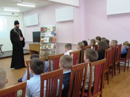 Священник провел встречу с учащимися младших классов средней школы №15 г. Липецка
