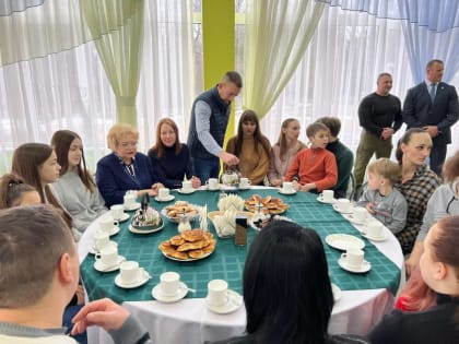 Оксана Хлякина посетила пункт временного размещения для жителей Донбасса и Украины