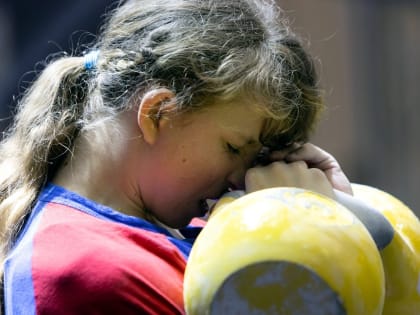 Ельчанка поднимала гири в Томске одна за всю нашу область