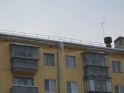 МЧС предупреждает о сосульках и надели на крышах в Липецке