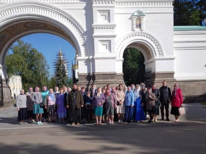 Прихожане храма прп. Серафима Саровского г. Липецка вместе с детьми совершили паломничество в Дивеевскую обитель