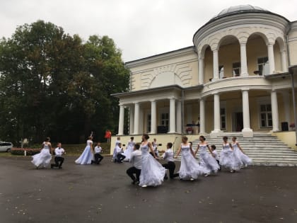 «На балу в усадьбе Стаховичей» танцевали и варили «Литературное варенье»