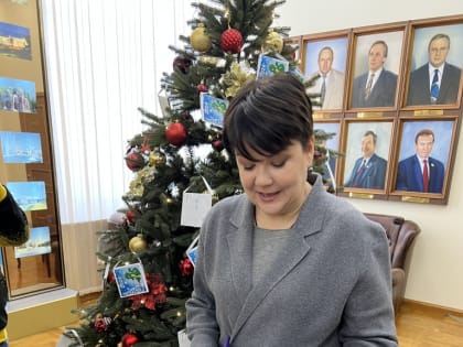 В горсовете дали старт новогодней акции «Елка желаний»