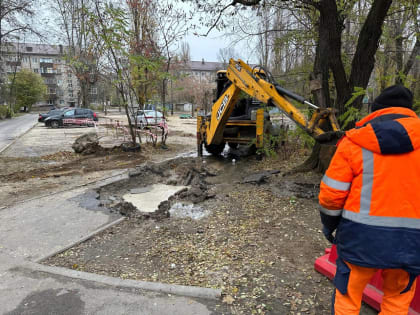 Коллектор в районе ЛТЗ в Липецке отремонтировали после порыва и подали воду