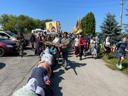 В селе Васильевка состоялась встреча паломнического крестного хода «Липецк-Задонск»