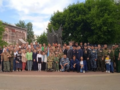 В День ветеранов боевых действий в Липецке прошел митинг на площади Героев