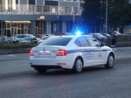 Два ДТП произошли на Студеновской в Липецке из-за обледеневшей после порыва трубы дороги