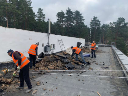 В Липецком областном детском санатории «Мечта» капитально ремонтируют кровлю и фасад здания водогрязелечебницы