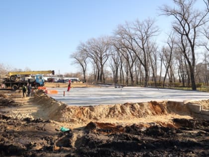 На Сырском Руднике продолжается строительство спортплощадки