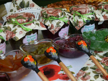 В Липецкой области на фестивале сварили варенье из лука