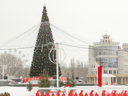 В Липецке сняли все новогодние украшения 