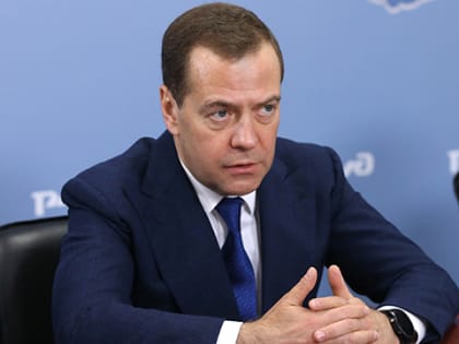 Медведев поздравил медицинских работников с Днем медработника