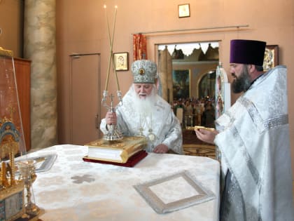 В Троицкую родительскую субботу митрополит Липецкий и Задонский Арсений возглавил Литургию и панихиду в кафедральном соборе г. Липецка