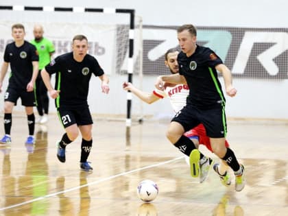 «Строители» обошлись без новобранцев (видео)