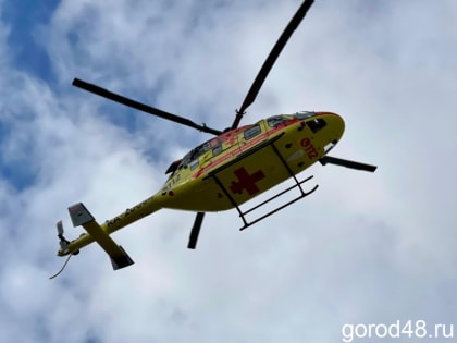 В Липецк доставили санавиацией пострадавшего при пожаре в Лев-Толстовском районе мужчину