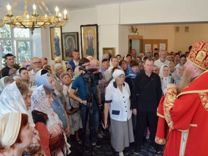 В праздник Усекновения главы Пророка, Предтечи и Крестителя Господня Иоанна епископ Усманский Евфимий возглавил Божественную Литургию в Иоанно-Предтеченском храме при Доме правосла