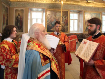 В кафедральном соборе г. Липецка совершены Богослужения памяти перенесения мощей святителя и чудотворца Николая из Мир Ликийских в Бар