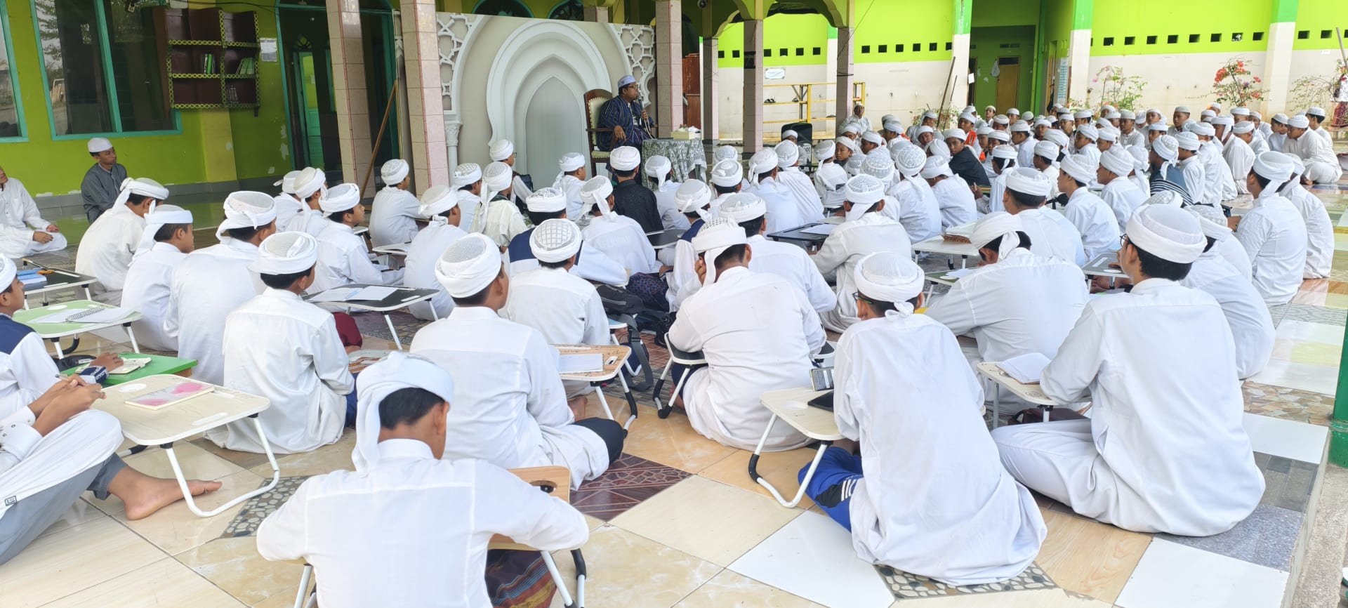 Kedekatan Abah Sayf dengan Santri
