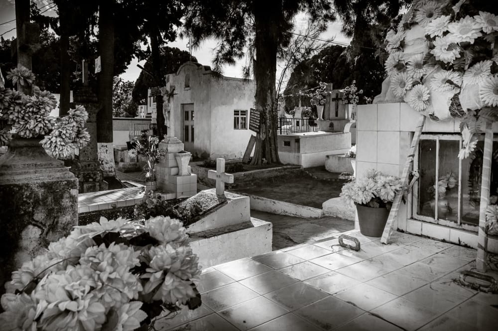 What it's like inside Mexican cemeteries in Jalisco.